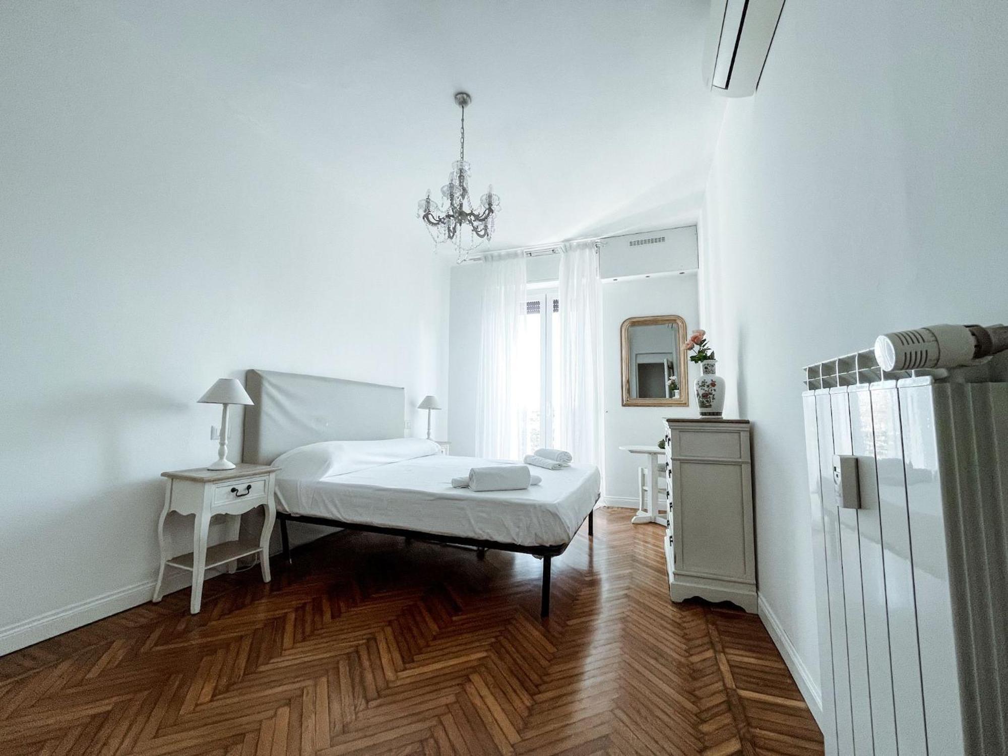 White Pearl - Citycenter - Large & Elegant Flat Apartment